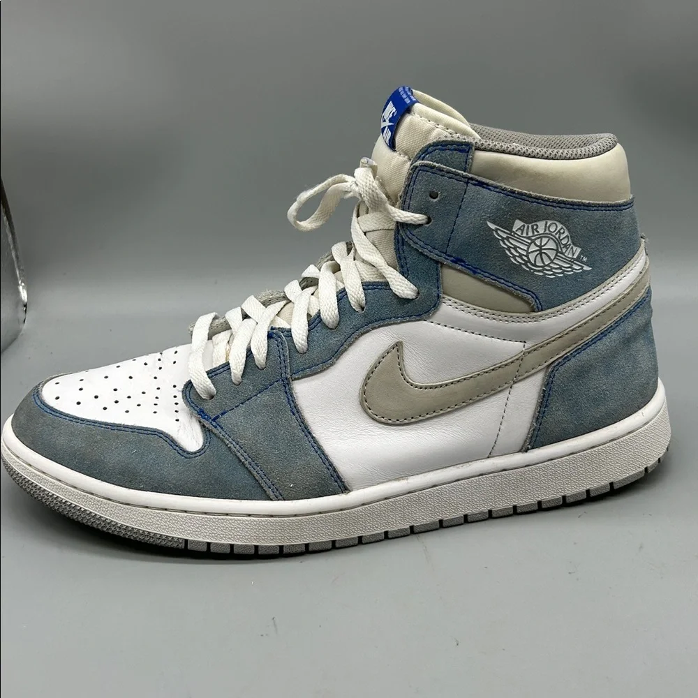 Air Jordan 1 High Hyper Royal